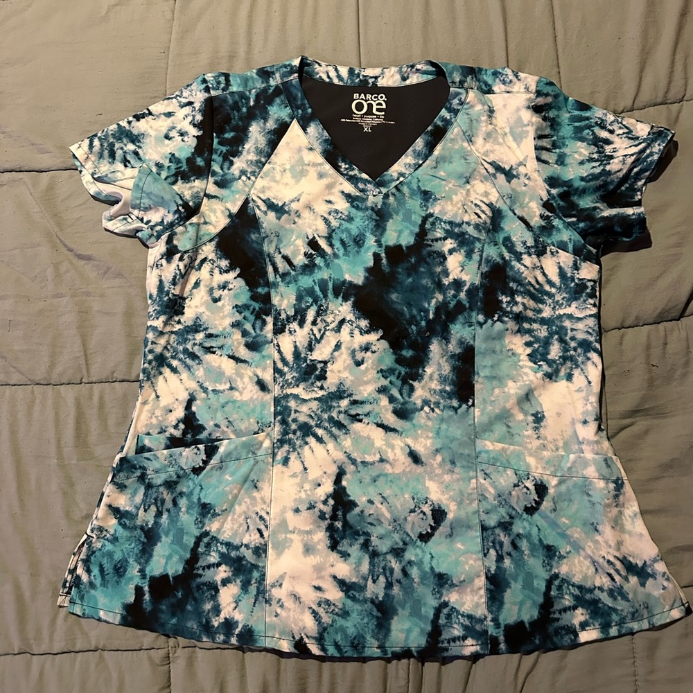 Barco one scrub top